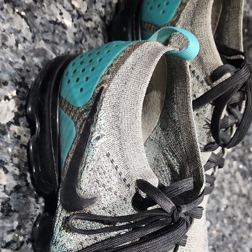 NIKE Vapormaxx - Stylish Teal and Gray Men's Sneakers